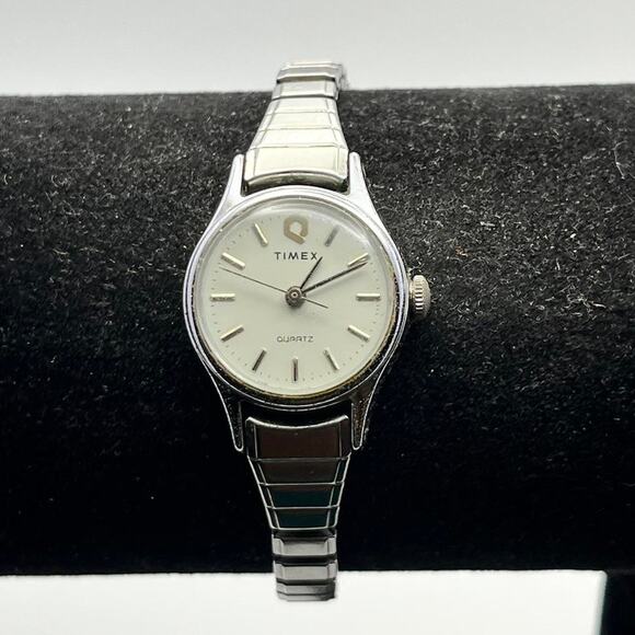 Vintage Silver Timex Watch - Picture 1 of 3